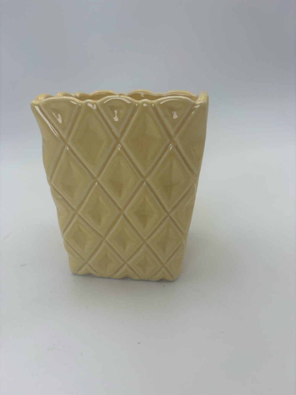 Vintage Textured Ceramic Planter in Yellow - Perfect for Spring and Summer - Picture 5 of 14